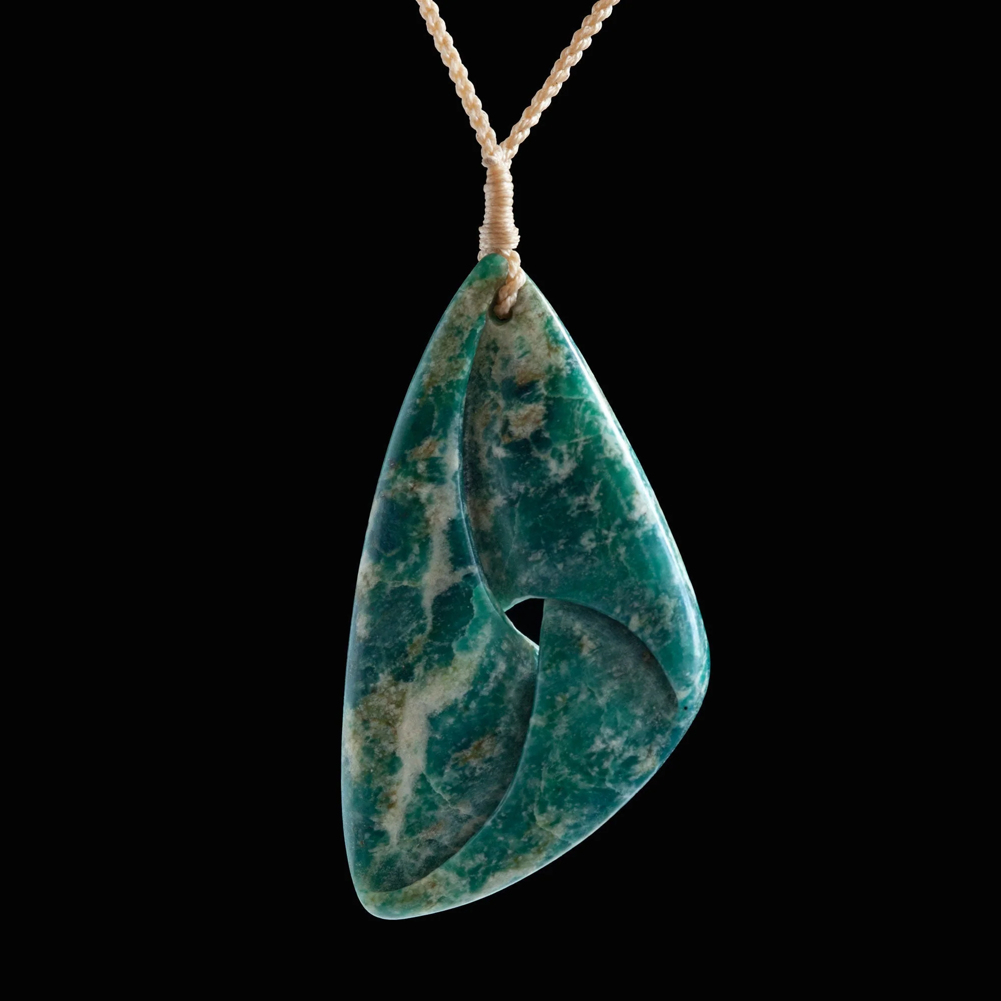 Aotea Mobius Ribbon Pendant - Image 3