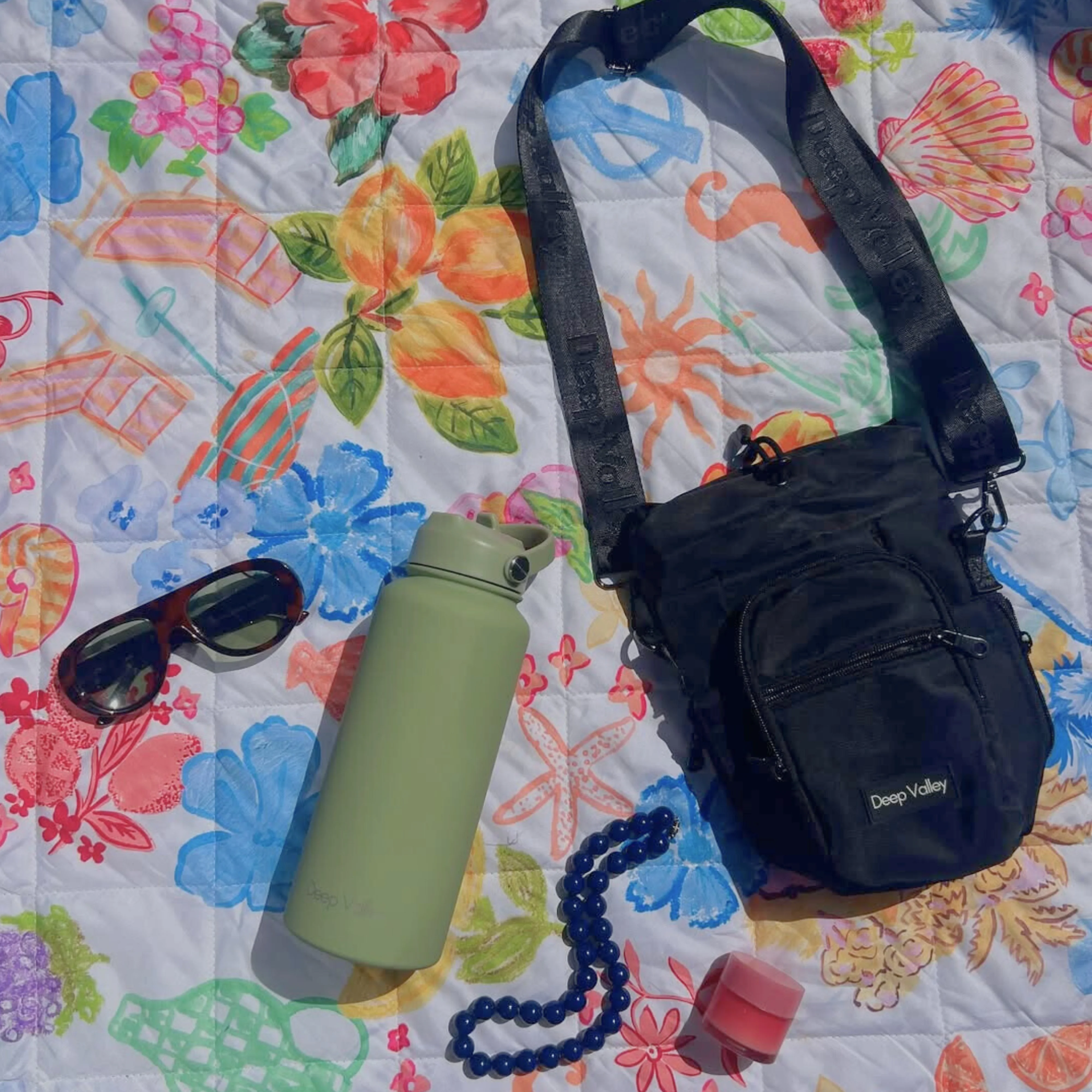 Bundle: Pea Green 1L Insulated Bottle + Black DayTrip Mini Bag - Image 9