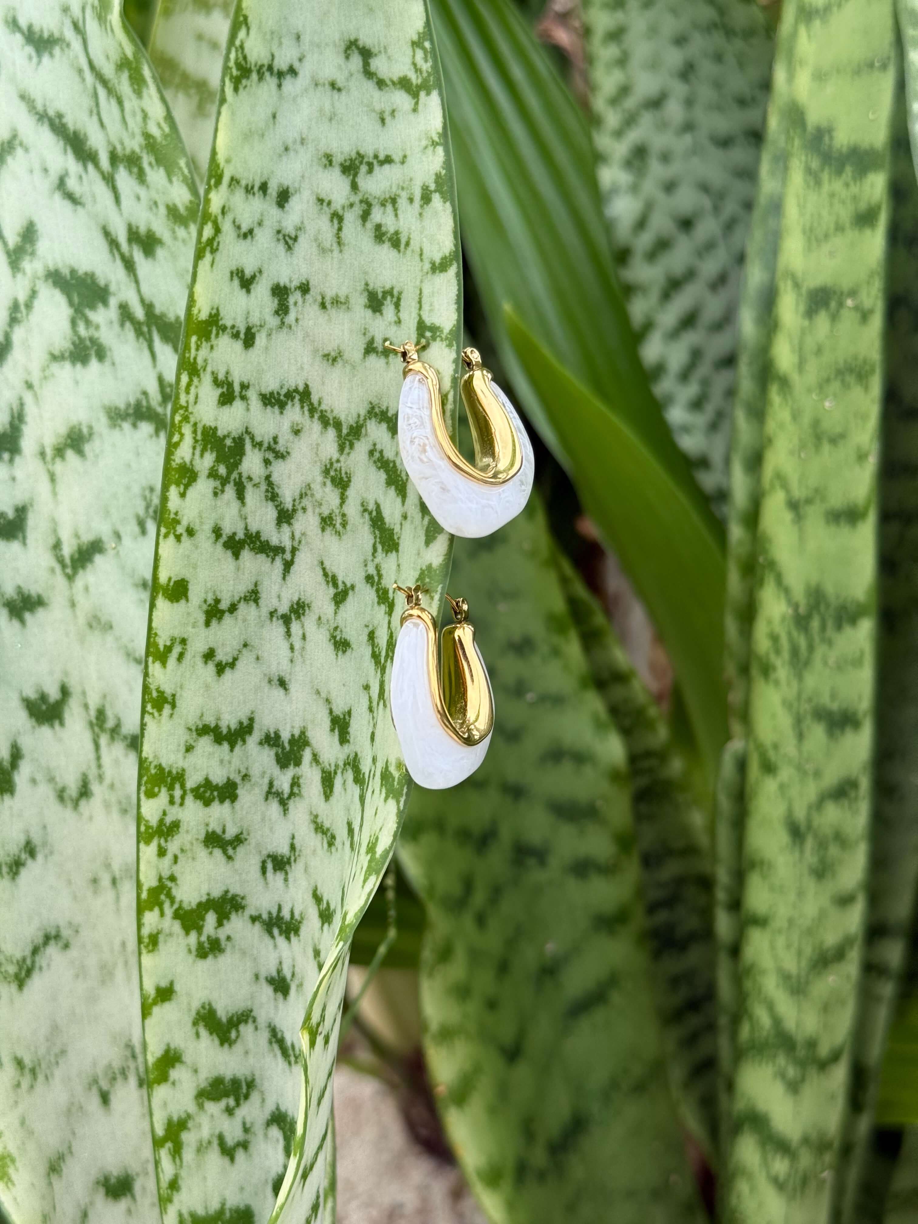 KÅmaru White Gold Hoops - Image 3
