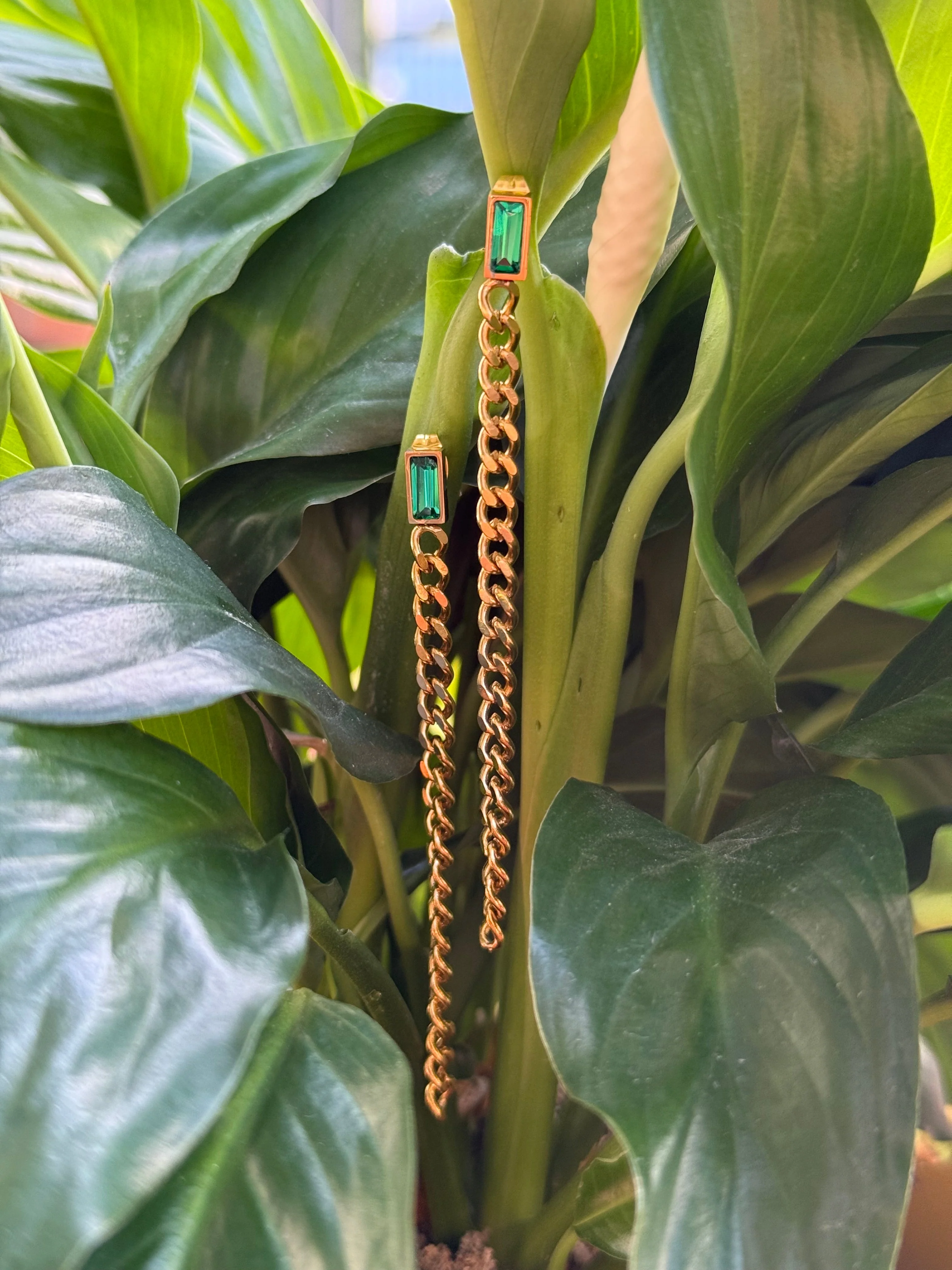 Kōura Kākāriki Gold Earrings - Image 2