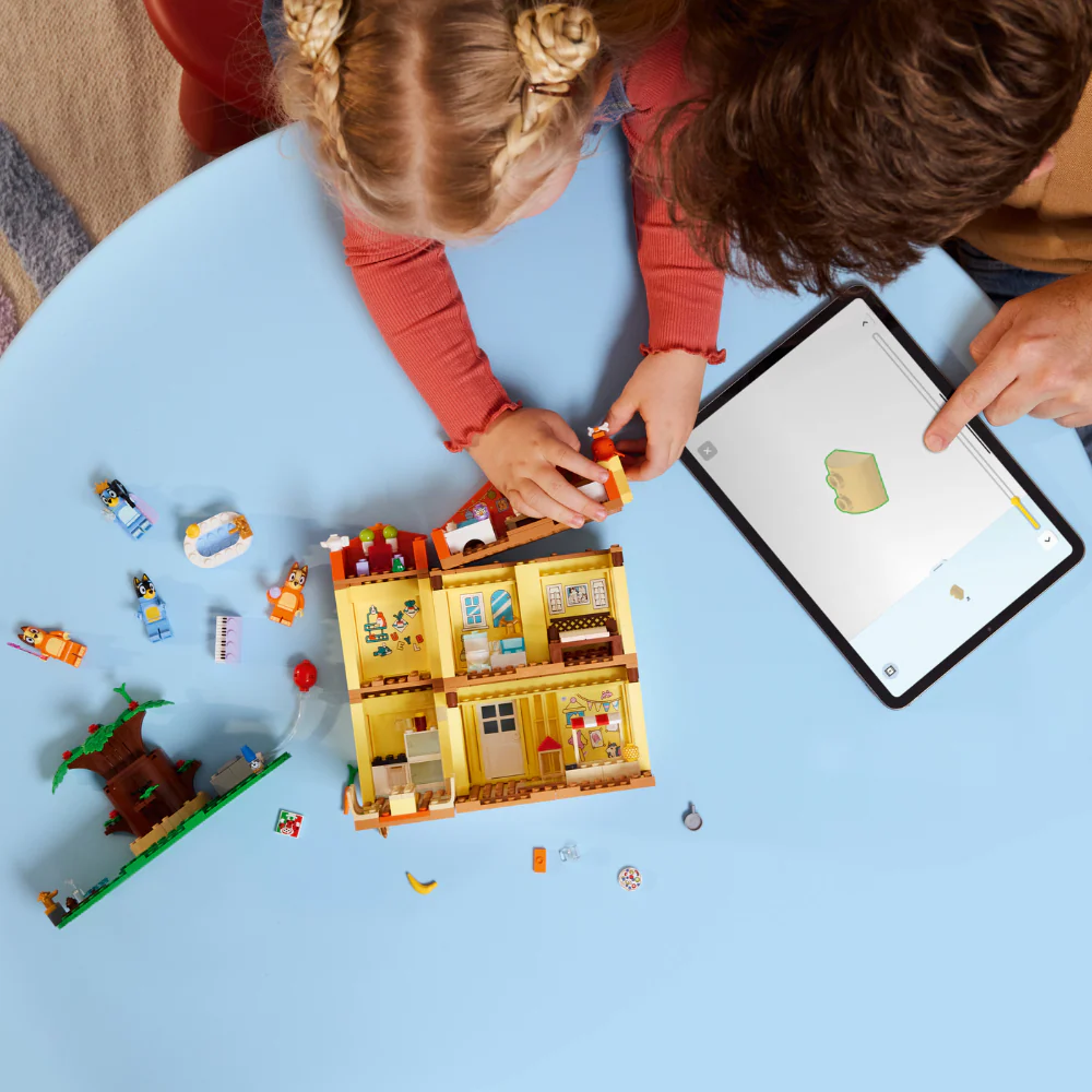 LEGO Bluey: Bluey's Family House (11203) - Image 5