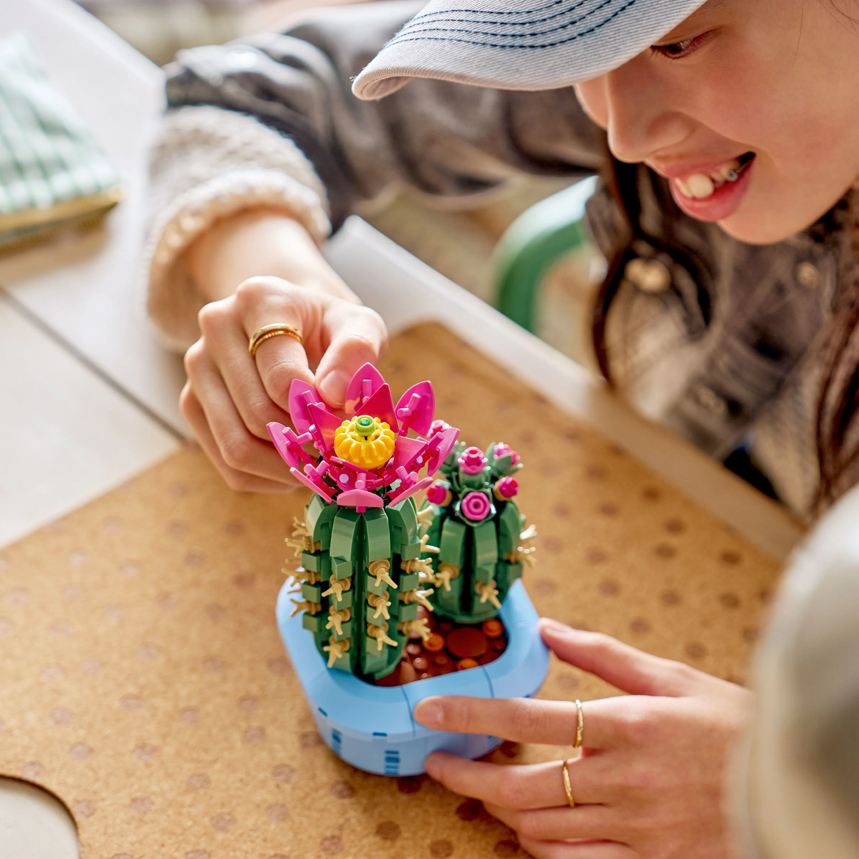 LEGO Botanicals: Flowering Cactus (11509) - Image 6