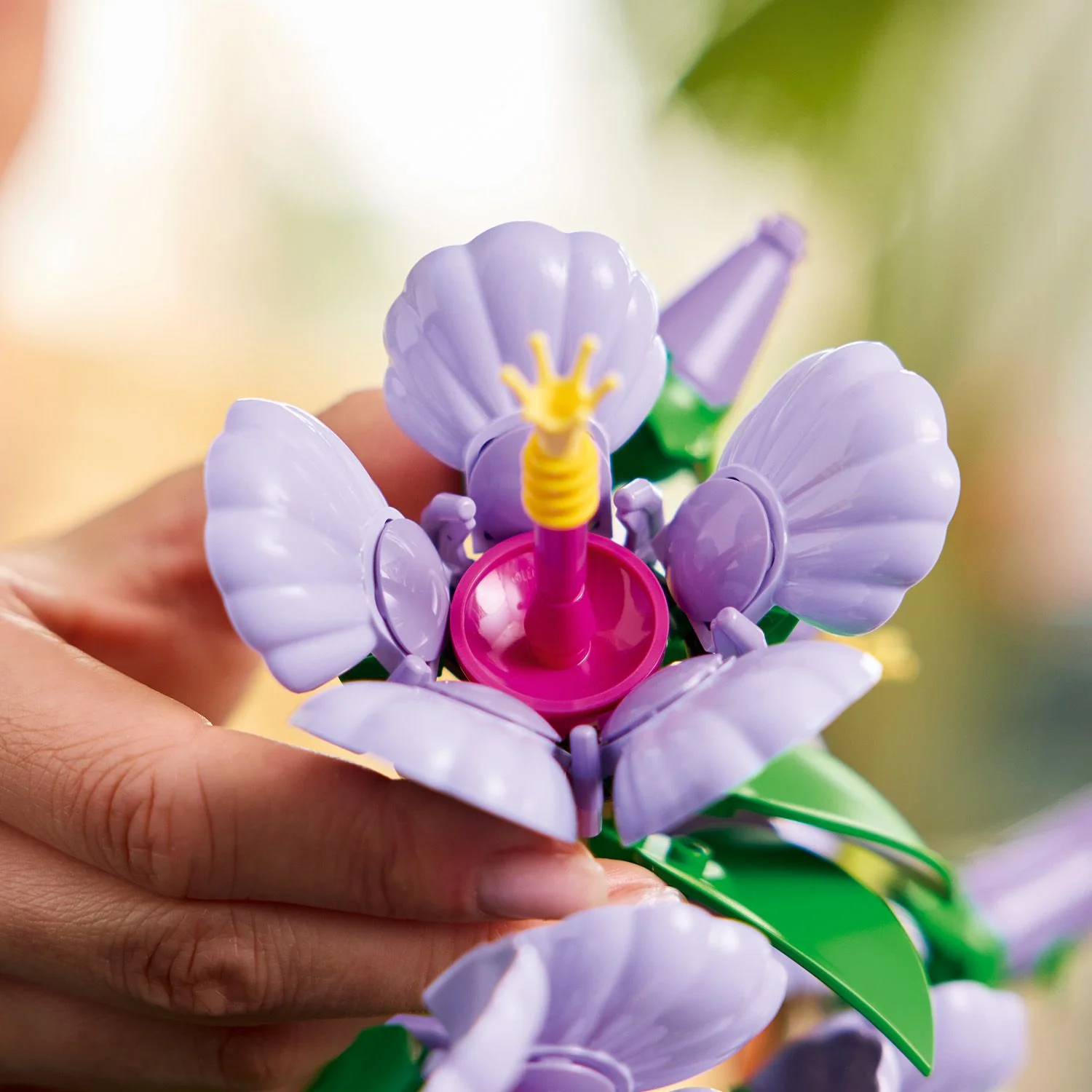 LEGO Botanicals: Hibiscus (10372) - Image 6