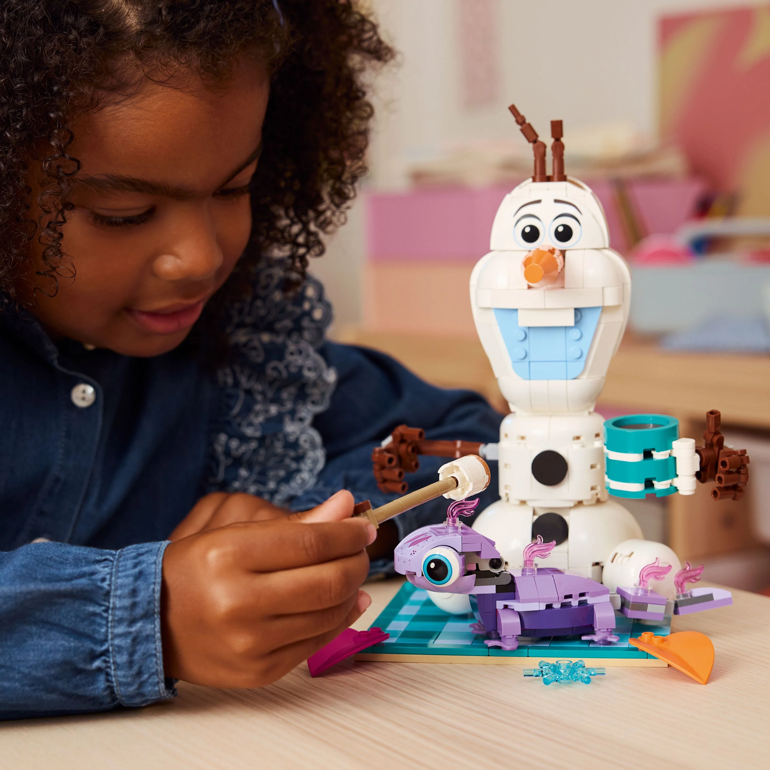 LEGO Disney: Frozen Olaf and Brunis Picnic Fun (43287) - Image 6
