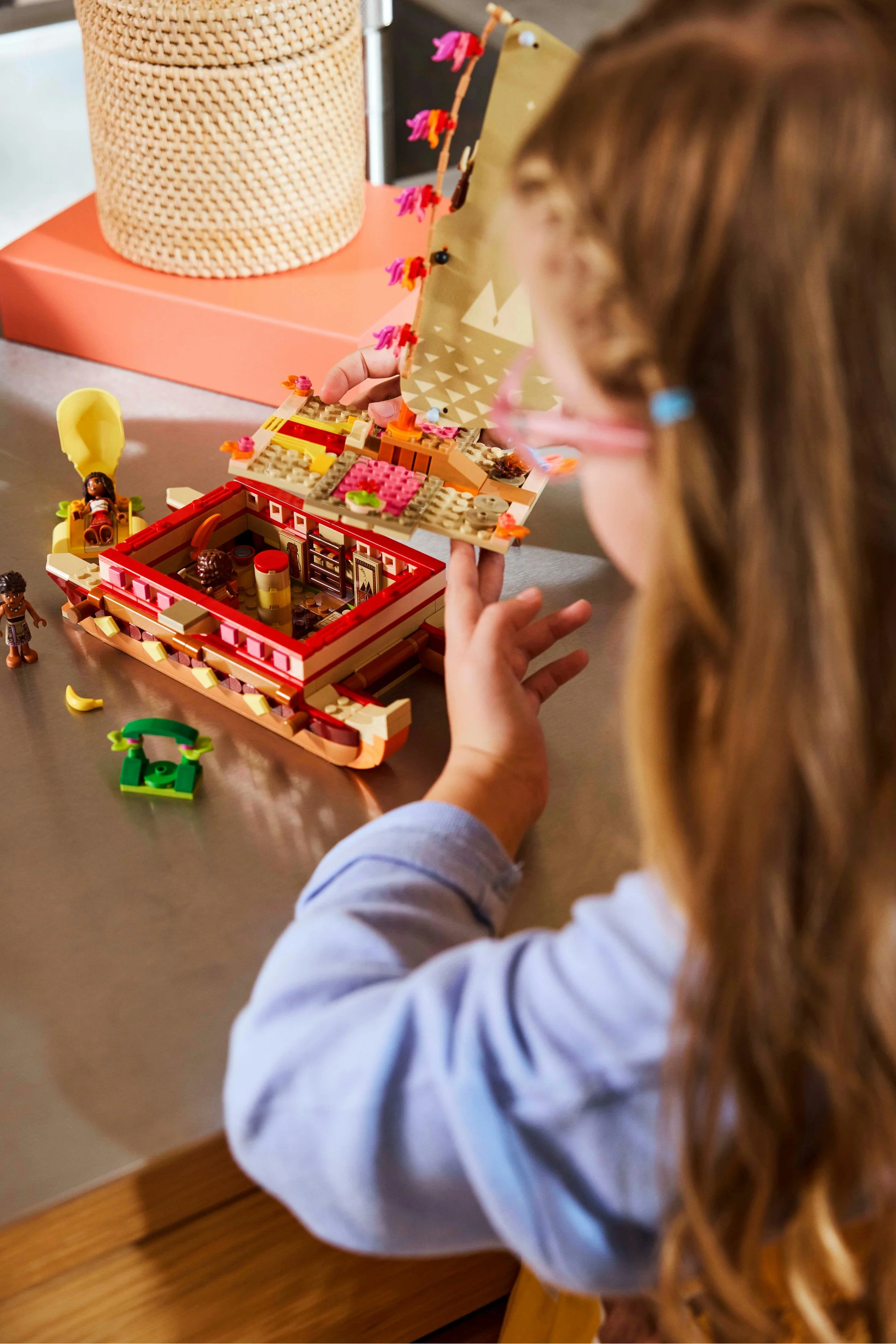 LEGO Disney: Moanas Adventure Canoe (43270) - Image 5