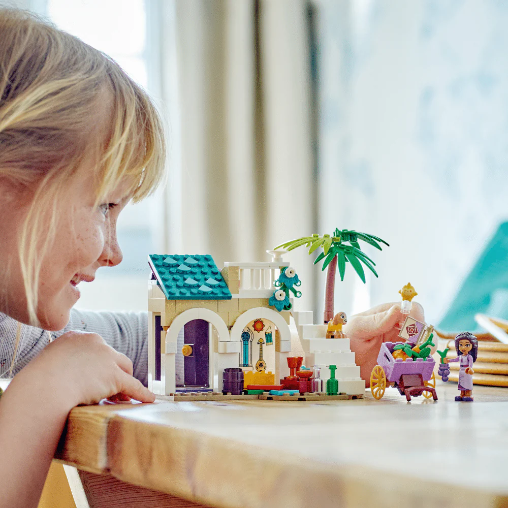 LEGO Disney Princess: Asha in the City of Rosas (43223) - Image 3