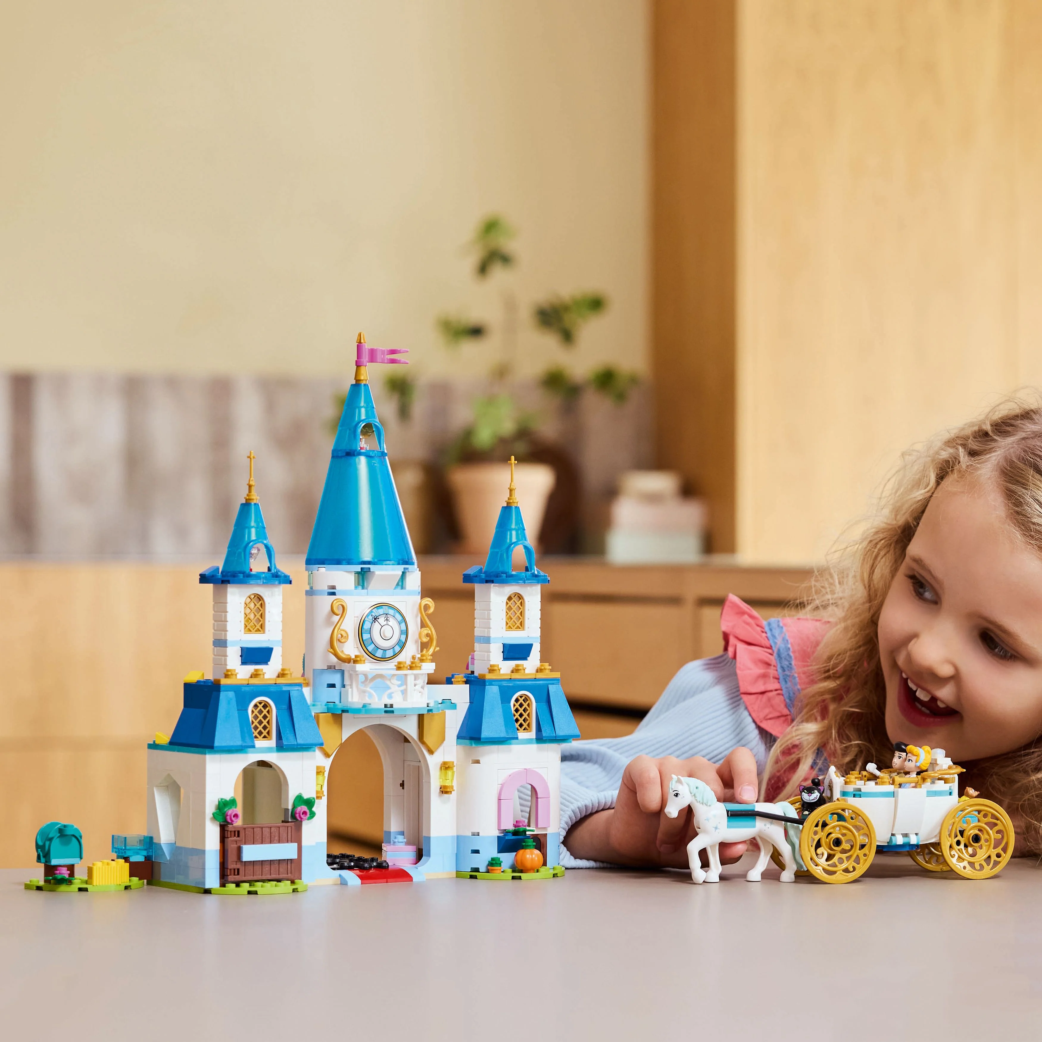 LEGO Disney: Princess Cinderellas Castle & Horse Carriage (43275) - Image 5