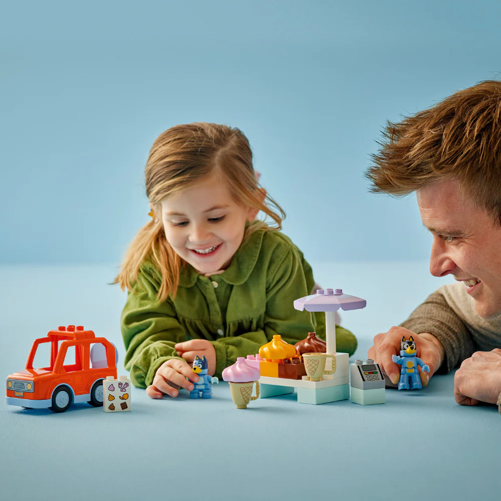 LEGO Duplo: Ice Cream Trip with Bluey (10458) - Image 4