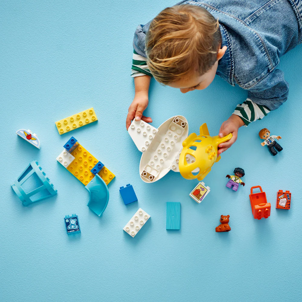 LEGO DUPLO Town: First Time at the Airport (10443) - Image 5