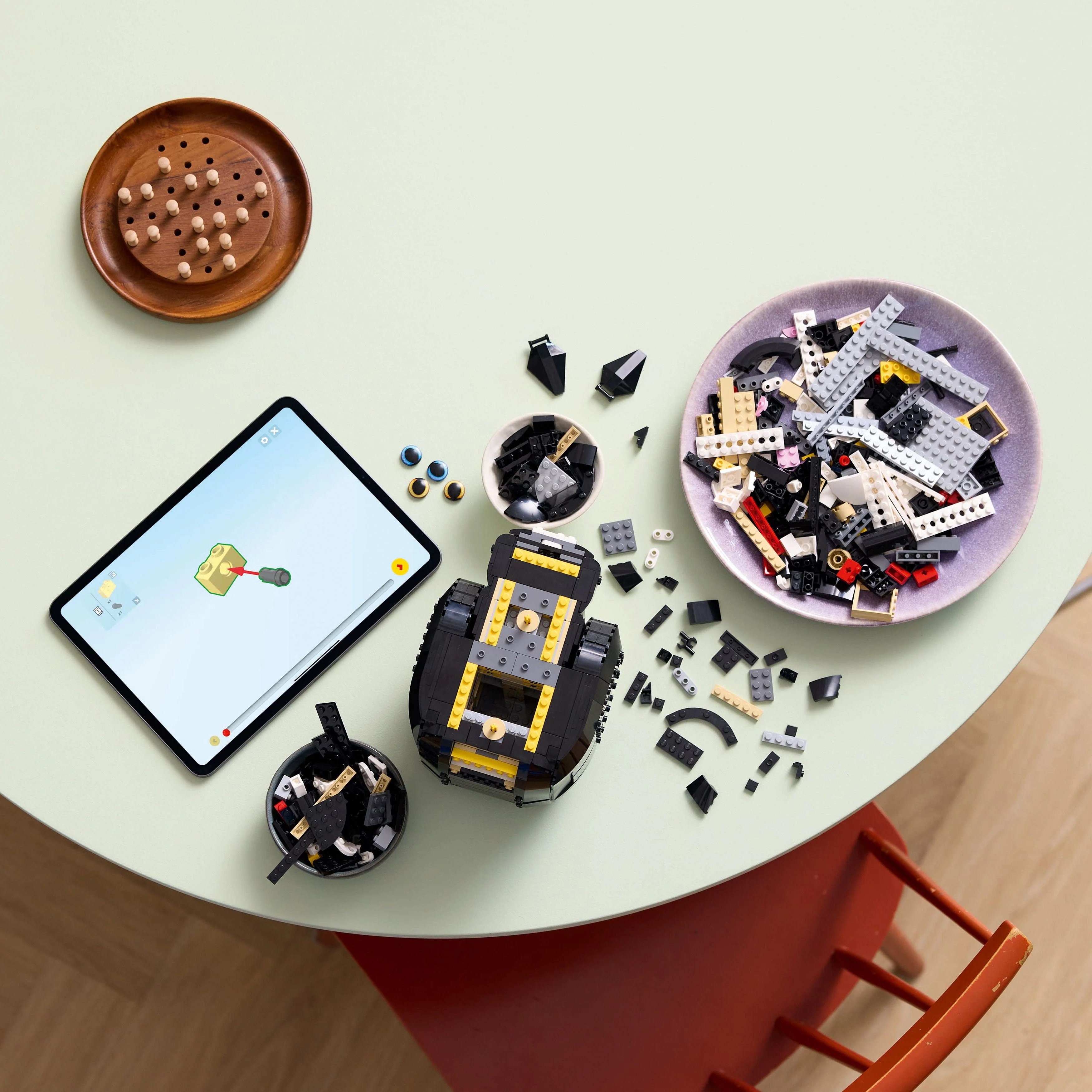 LEGO Ideas: Tuxedo Cat (21349) - Image 4