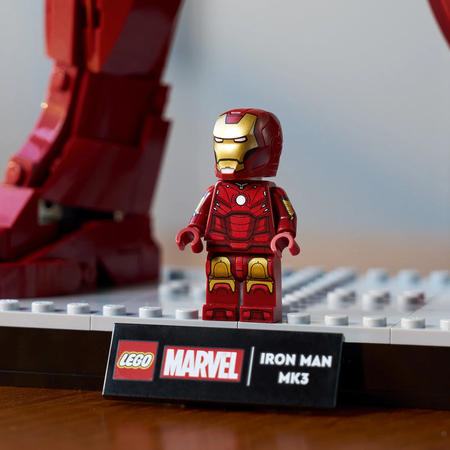 LEGO Marvel: Iron Man Mark 3 Collectors Edition (76344) - Image 9