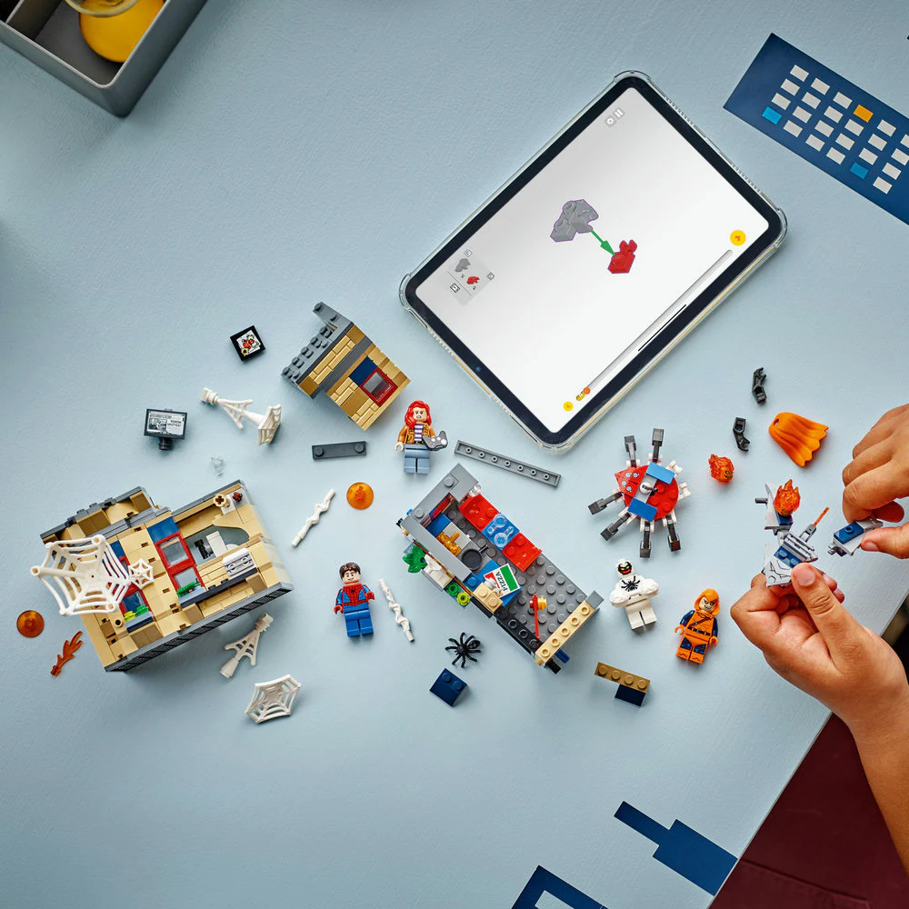 LEGO Marvel: Peter Parkers Apartment (76317) - Image 5