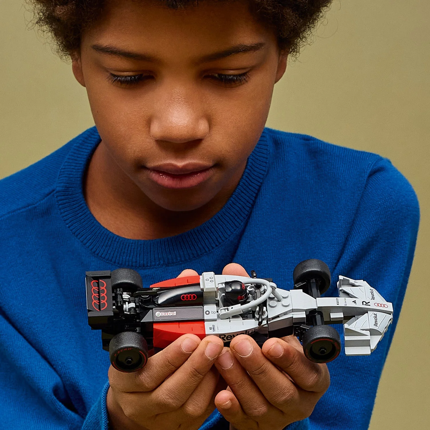 LEGO Speed Champions: Audi Revolut F1 Team R26 Race Car (77259) - Image 5