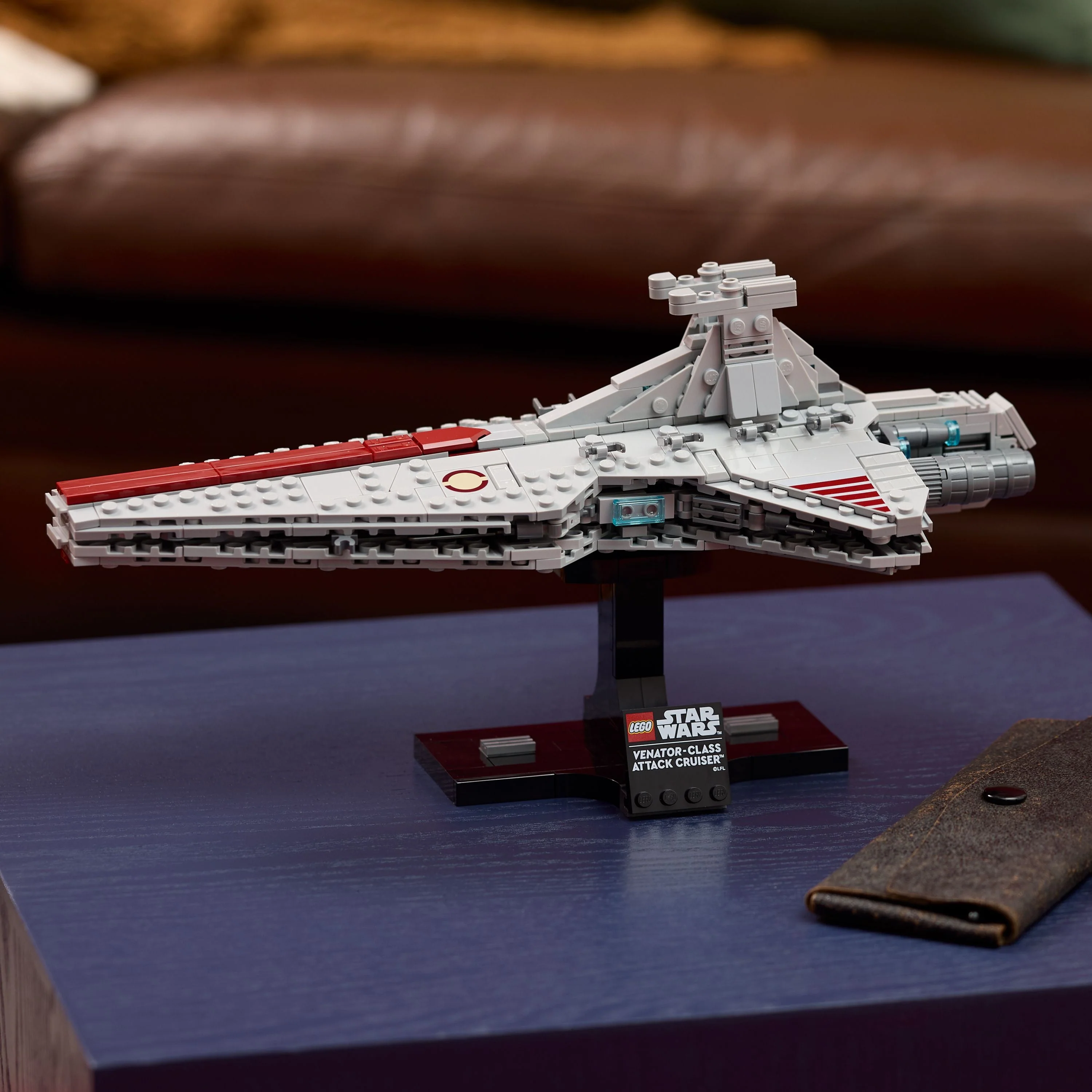 LEGO Star Wars: Venator-Class Attack Cruiser (75441) - Image 12