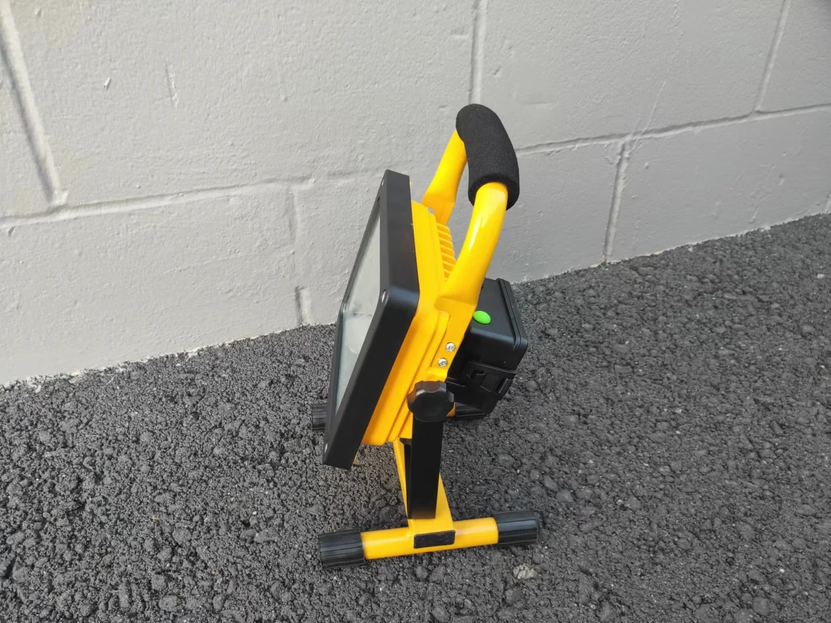 Rechargeable Portable LED Work Light with Stand,30LEDs,50W Water-resistant - Image 2